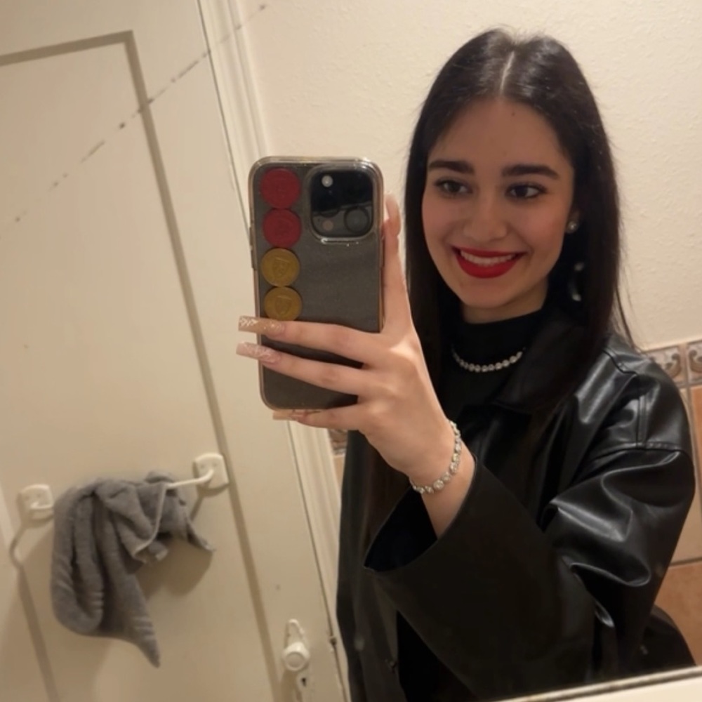 Meet your Posher, Daphne